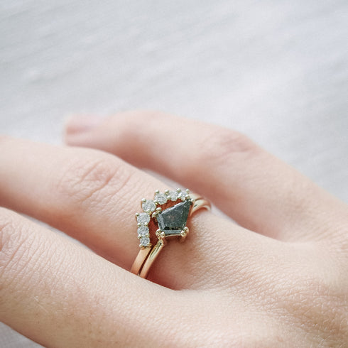 Tapering Diamond Arch Band in Yellow Gold